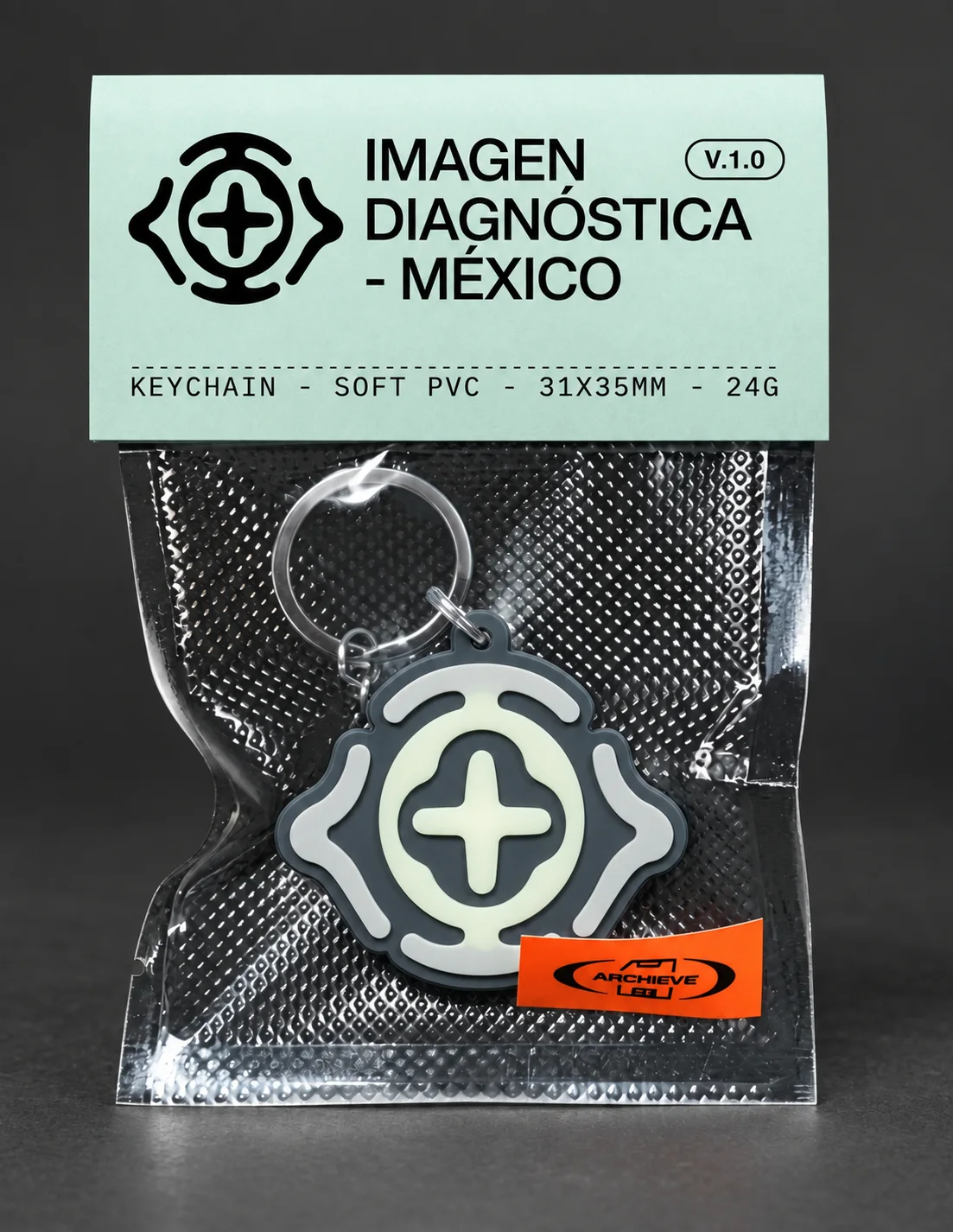 Llavero de PVC con el símbolo de Imagen Diagnóstica México dentro de un empaque transparente con etiqueta verde menta.